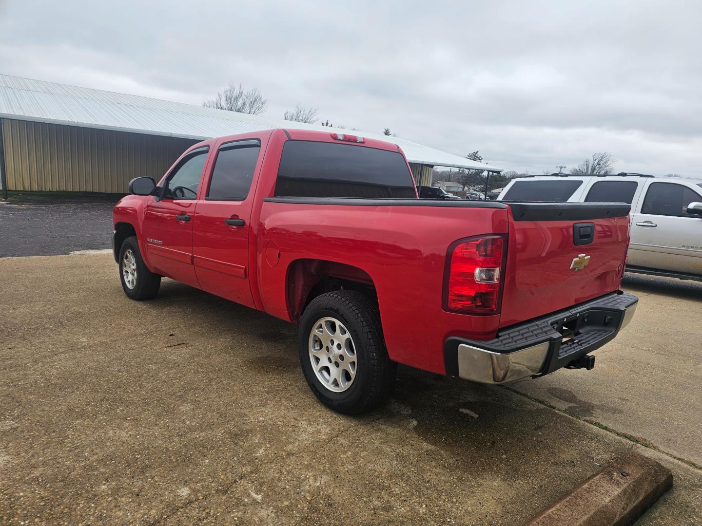 2013 RED Chevrolet Silverado 1500 LT Crew Cab 2WD (3GCPCSEA0DG) with an 4.8L V8 OHV 16V engine, 6-Speed Automatic transmission, located at 533 S Seven Points BLVD, Seven Points, TX, 75143, (430) 255-4030, 32.313999, -96.209351 - Photo#3